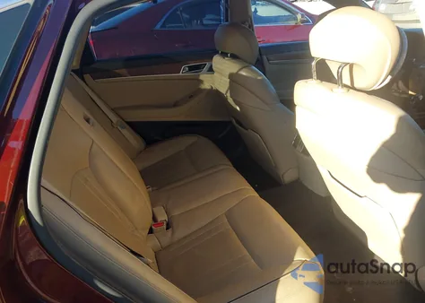 2016 Hyundai Genesis 3.8 z USA, uszkodzony, nr VIN KMHGN4JE7GU142619